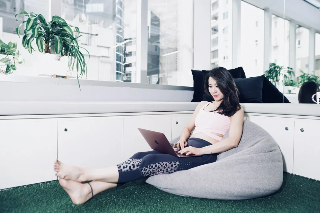 woman sitting and relaxing. therapy with chloe therapist in hong kong.